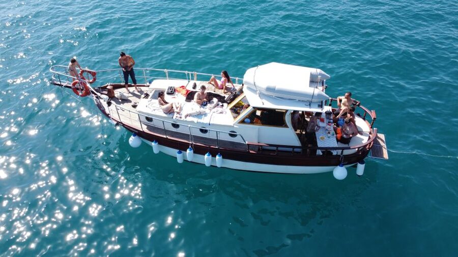 From La Spezia: Cinque Terre Boat Tour with Lunch and Wine - A Ligurian lunch with pesto and Prosecco