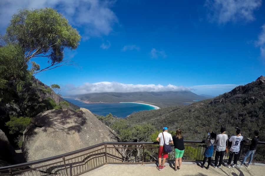 From Launceston: Full-Day Wineglass Bay Explorer Active Tour - Cape Tourville’s 20-minute coastal circuit