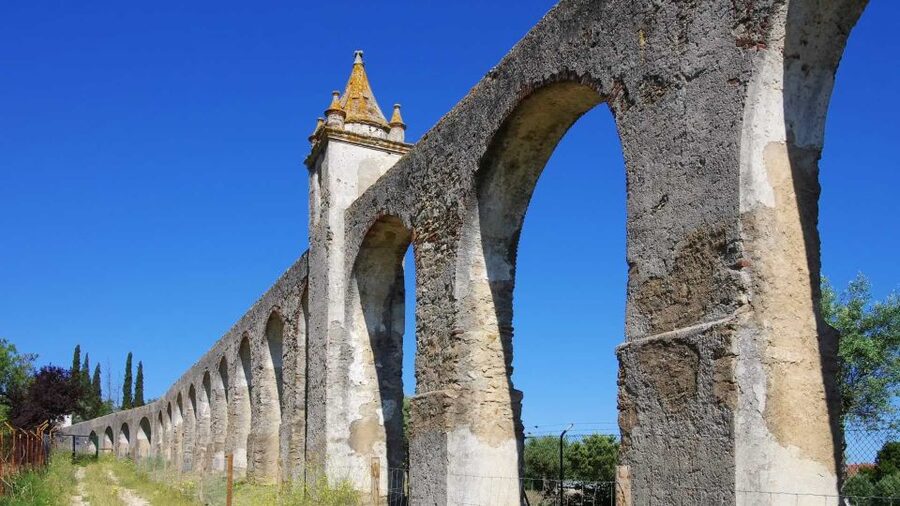 From Lisbon: Évora and Monsaraz Day Tour with Wine Tasting - A wine tasting with a sense of place