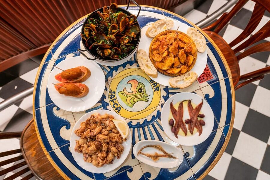 From Madrid: Traditional Villages, Winery Tour & Tapas Lunch - Should you book it?