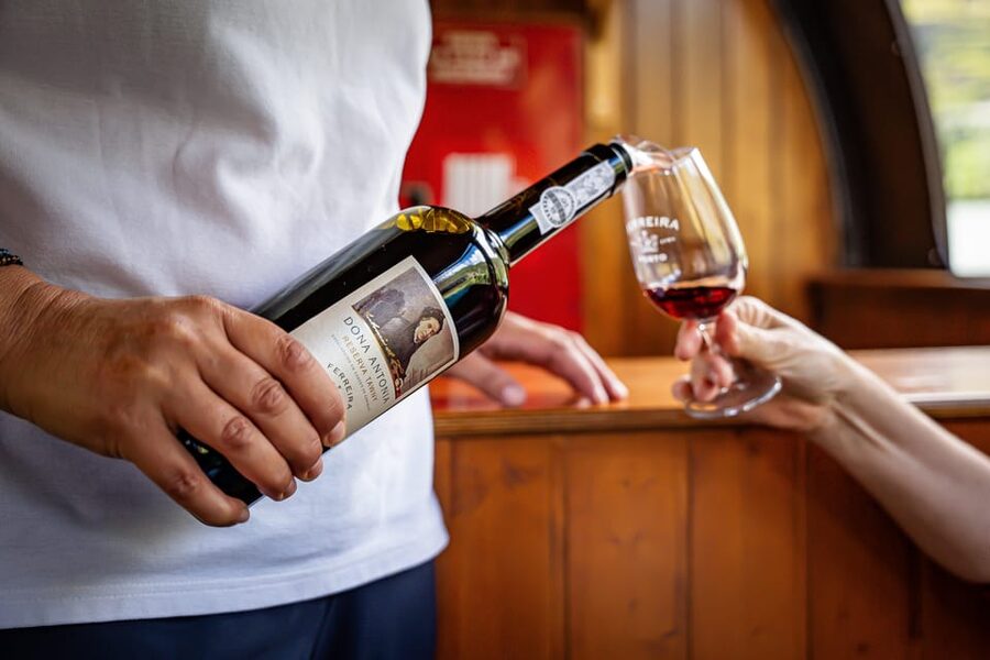 From Pinhão: Douro Valley Rabelo Boat Tour with Port Wine - From Pinhão to Ventozelo: the first vineyard views