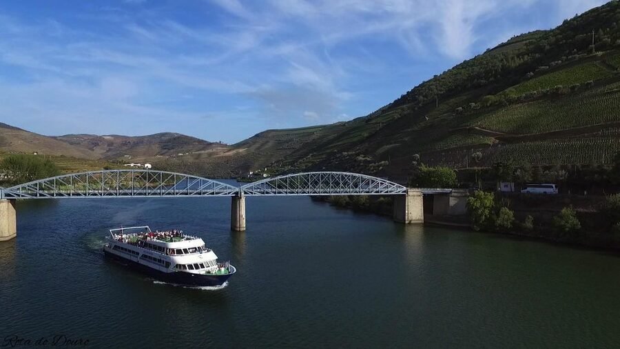 From Porto: Douro River Cruise, Winery Visit & Lunch - Breakfast on the river