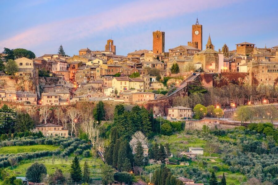 From Rome: Bagnoregio & Orvieto Day Trip with Wines & Lunch - Guides, drivers, and group rhythm