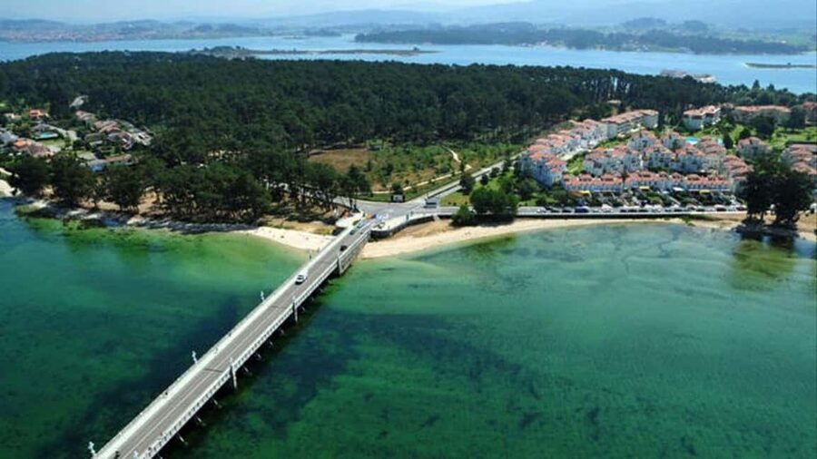 From Santiago: Rías Baixas Tour with boat trip and winery - A Lanzada connects sea views with old belief
