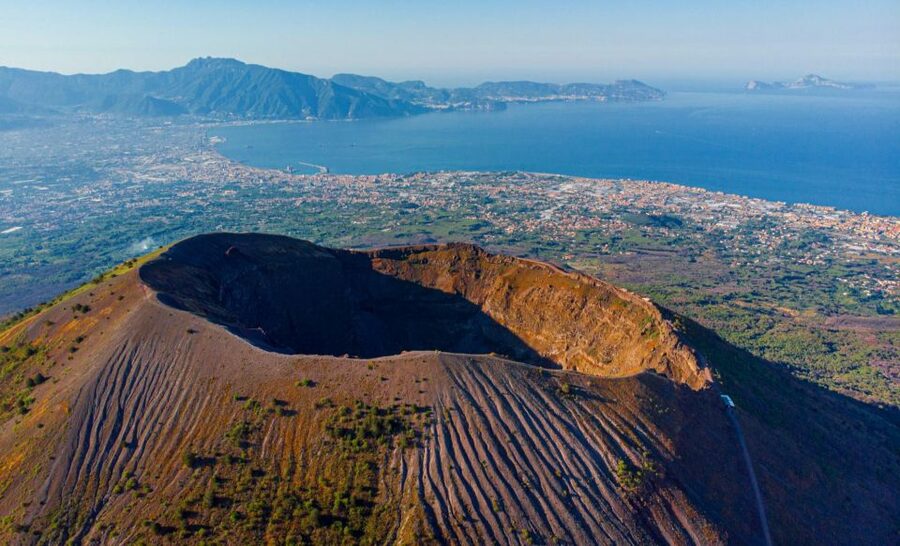 From Sorrento: Pompeii & Mt. Vesuvius Tour with Lunch & Wine - A vineyard lunch between ruins and volcano