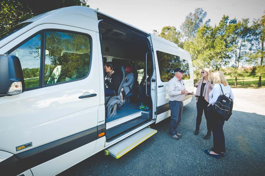 From Sydney: All Inclusive Boutique Hunter Valley Wine Tour - Lunch in Pokolbin with wine beside the water