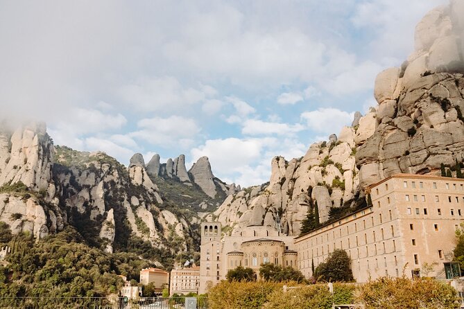 Full-Day Trip Barcelona to Montserrat Monastery & Cava Winery - How to use your 45 minutes of free time
