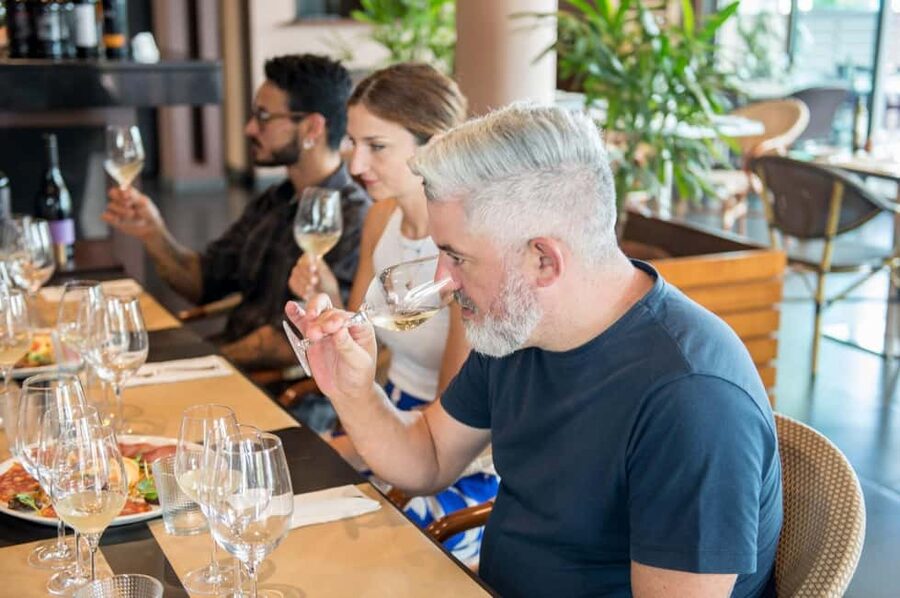 Funchal: Madeira Wine Tasting with Sommelier - Five 10-year wines, five different lessons