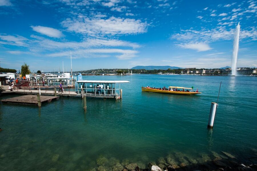 Geneva: Scenic Lake Cruise with Snacks and Wine - Finding the Paquis crane and boarding point