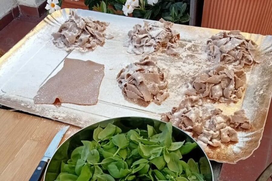 Genova: Homemade Pasta & Pesto Local Chef Class with Wine - Making fresh pasta with Alberto’s tips