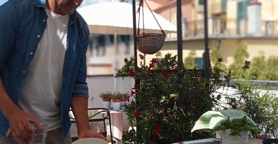 Genova: Homemade Pasta & Pesto Local Chef Class with Wine - Arriving at the historic palazzo in Vico inferiore Valoria