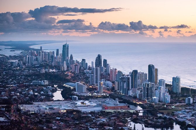 Gold Coast Hot Air Balloon with 5 Star Champagne Buffet Breakfast - One hour above the Gold Coast
