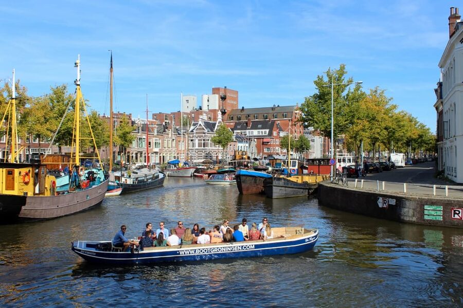 Groningen: Evening Cheese and Wine cruise - Cheese, Wine, and an Easy Pace