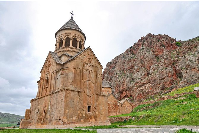 Group tour: Khor Virap, Noravank, Areni Winery and Cave - Lunch and wine at Hin Areni Winery