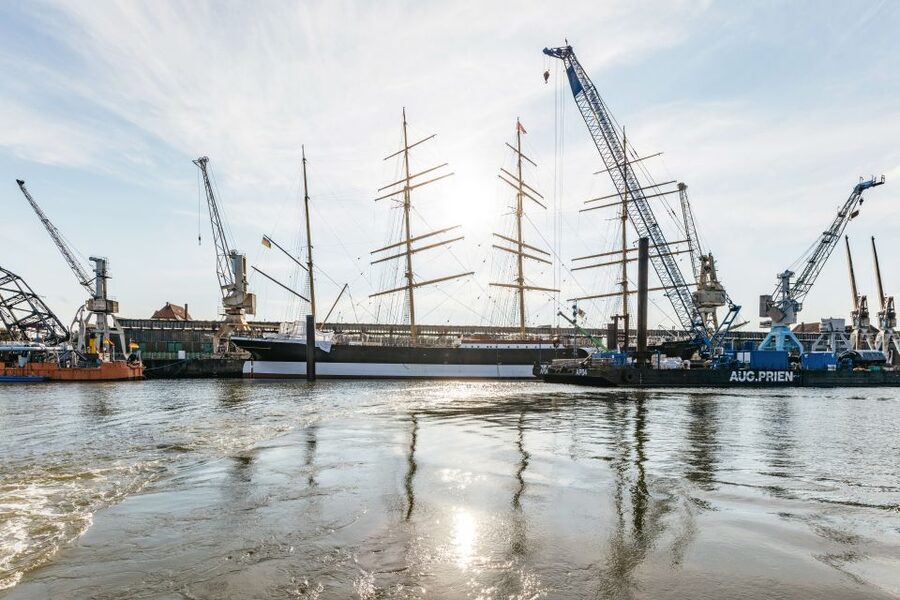 Hamburg: Harbor Cruise with Wine and Cheese - What the boat is really like