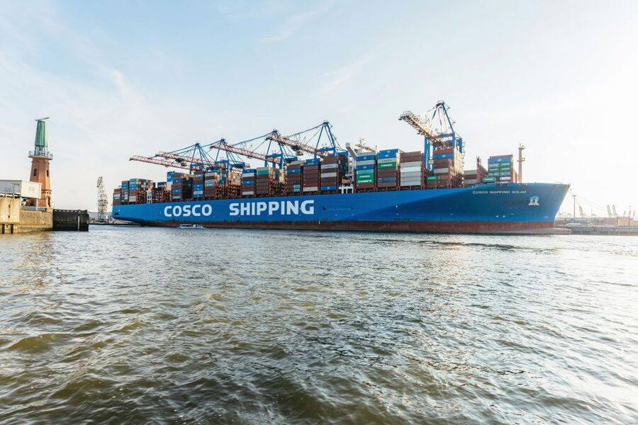 Hamburg: Harbor Cruise with Wine and Cheese - German commentary and the language question