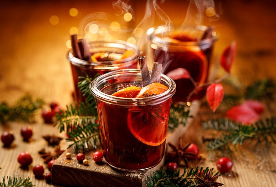 Heidelberg: Sightseeing Boat Tour with Mulled Wine - Choosing between the upper deck and heated cabin