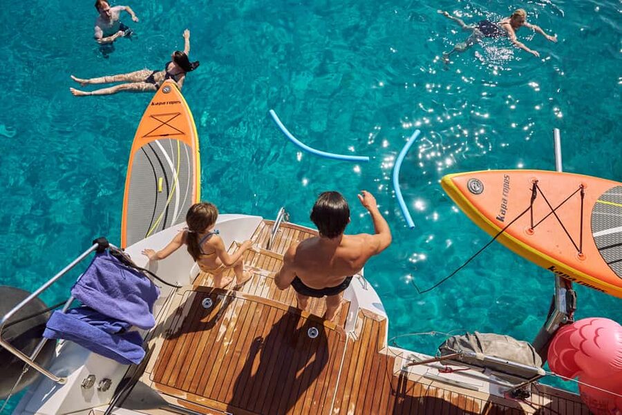 Heraklion: Dia Island Catamaran Cruise with Dinner and Wine - The one-hour sail toward Dia Island