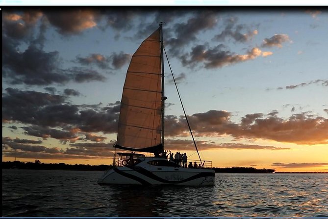 Hervey Bay Champagne Sunset Sail - Unlimited drinks and generous finger food