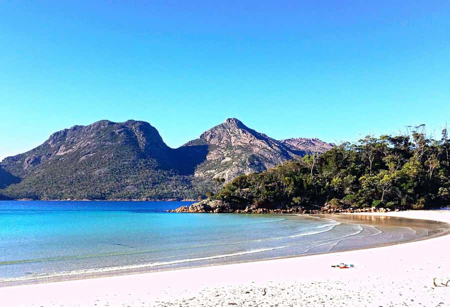 Hobart: Wineglass Bay, Freycinet Park, and Richmond Tour - The morning road to Raspins Beach