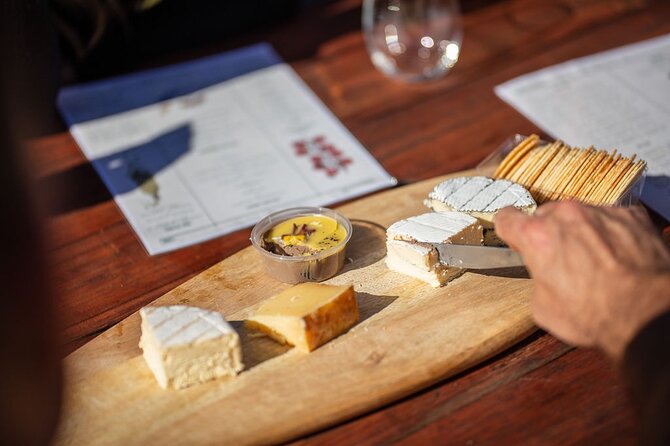 Hop on Hop off Wine tasting tour to Tamborine Mountain - Lunch on Tamborine Mountain