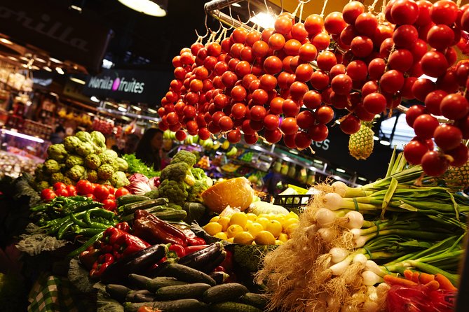 Interactive Paella & Market: Bottomless Wine & Rambla Views - A cooking class where everyone gets a job