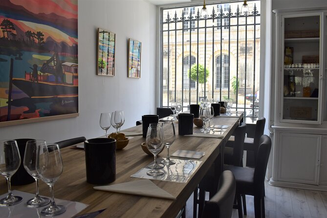 Introduction to Bordeaux wines paired with cheeses & charcuterie - The hosts make or break the hour