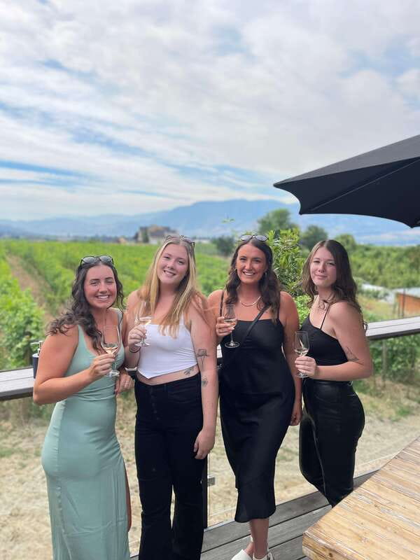 Kelowna: Sunset Sip Wine Tour - The guide can make or break the afternoon
