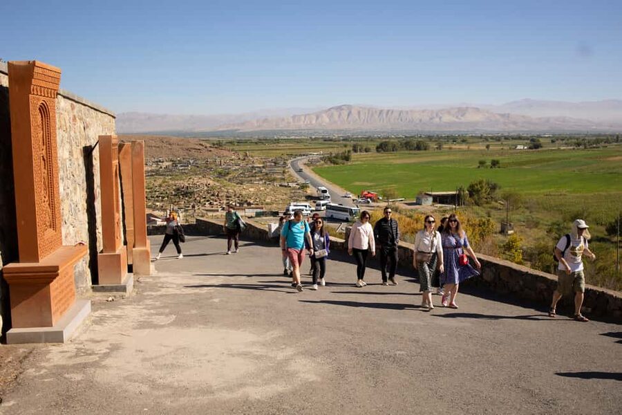 Khor Virap, Noravank and Birds' Cave Trip with Wine Tasting - Guides, vehicles, and group size