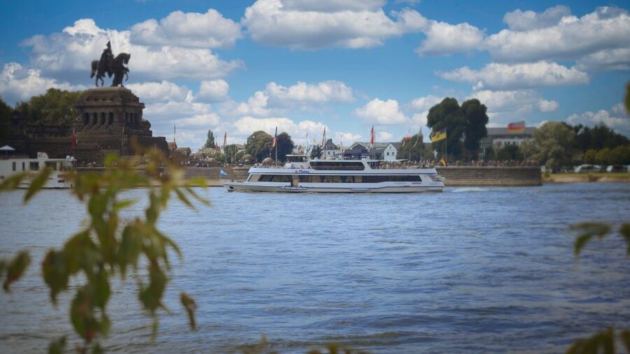 Koblenz: Christmas Boat Tour with Mulled Wine - Bridge 10 is an easy starting point