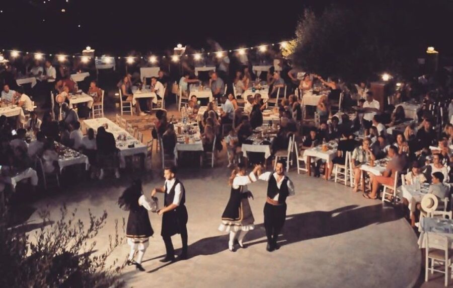 Kos: Tavern Dinner Experience with Greek Dancing and Wine - Live Greek music and professional dancers