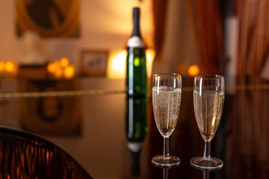 Krakow: Chopin Concert by Candlelight with Wine - Why the small room changes the experience