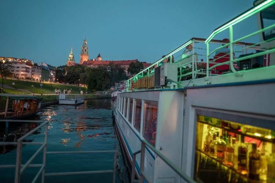 Krakow: Evening Cruise with a Glass of Wine - What the one-hour timing really means