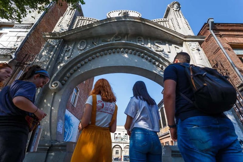 Kutaisi walking tour with A GLASS OF FINE WINE - The central square and Kolkheti fountain