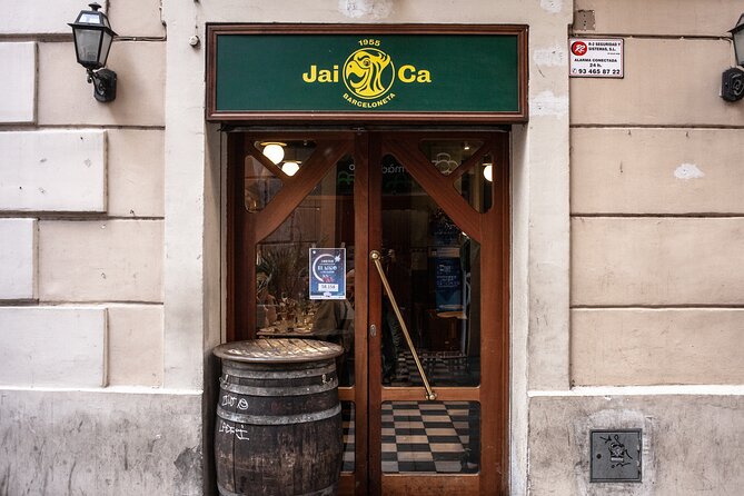 La Barceloneta Tapas & Wine & Drinks Tour in Barcelona - L’Òstia closes with seafood and the Barceloneta bomb