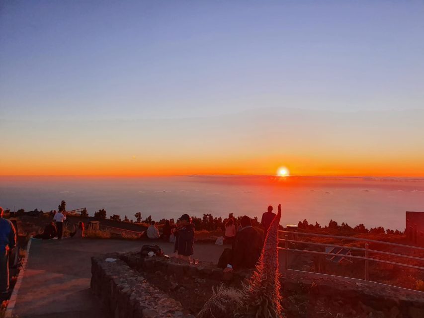 La Palma: Roque de los Muchachos Stargazing Tour with Wine - Sunset, mountain air, and one glass of wine
