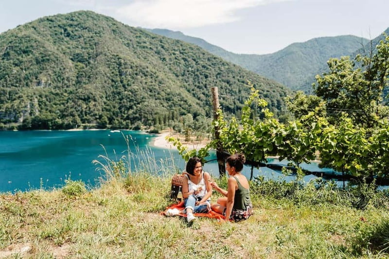 Lake Ledro: wine Pic Nic with stunning Lake View - What comes in the basket for two