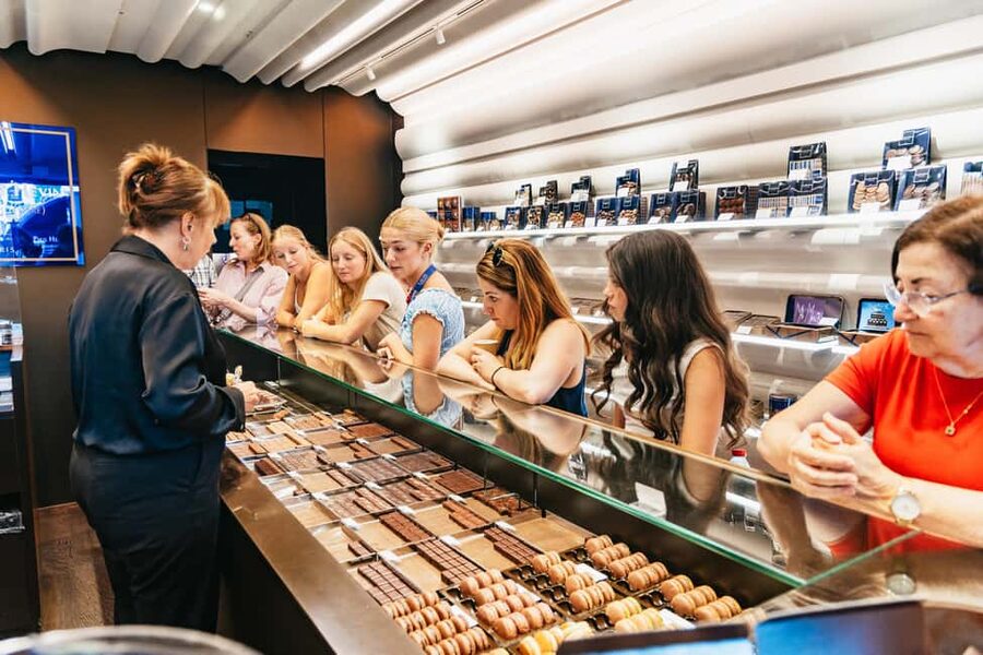 Le Marais Walking Food Tour with Cheese, Wine & Pastries - Marché des Enfants Rouges and the neighborhood food scene