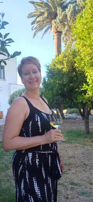 Lecce: Countryside Vineyard Walk & Wine Tasting - Stepping into the old wine-making room