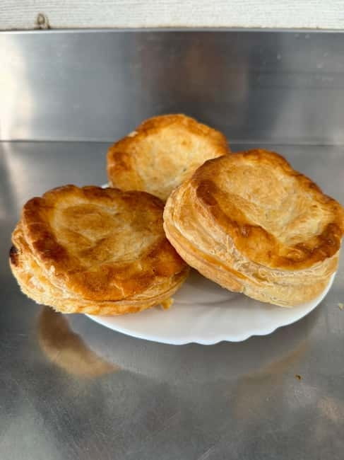 Lecce: Guided Street Food Walking Tour with Food and Wine - Taralli, Pizzi, and a Taste of Salento