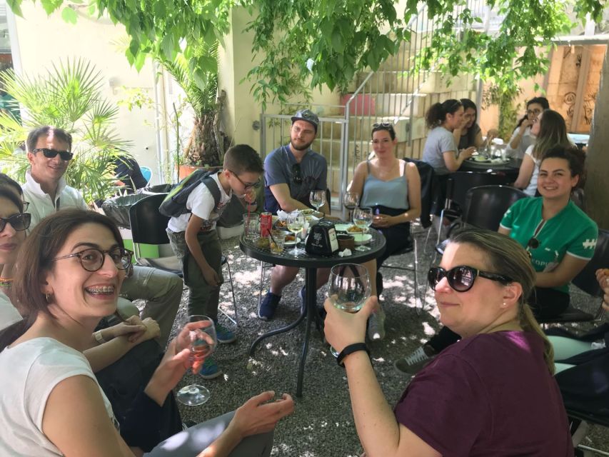 Lecce: Guided Tour & Wine Tasting by Bike - What the guides add to the experience