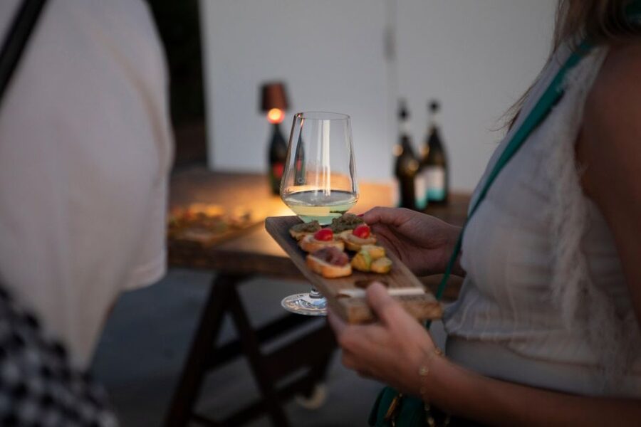 LIPARI WINERY - SUNSET WINE TASTING - Arriving at Tenuta di Castellaro