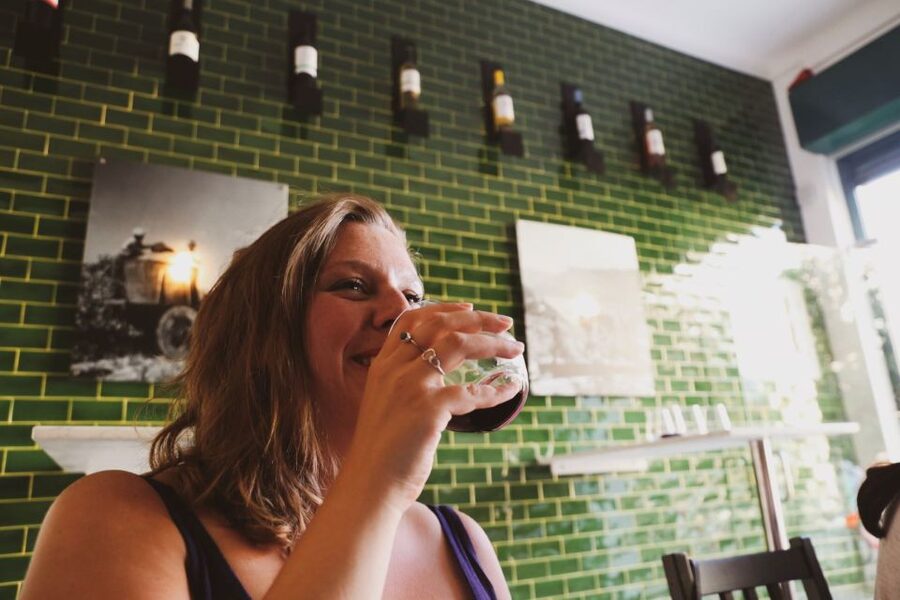 Lisbon: 1-Hour Portuguese Wine Tasting Session - The first pours: learning how Portuguese wine fits together