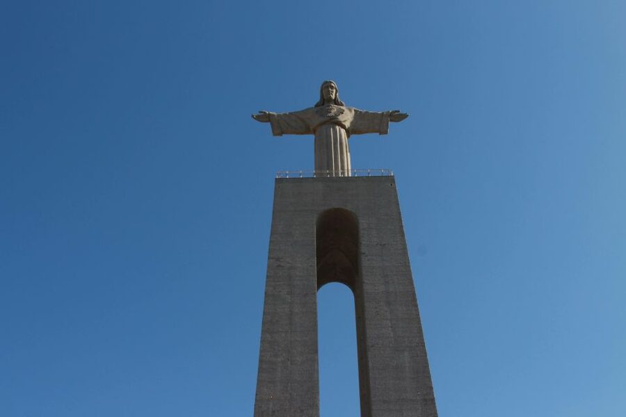 Lisbon: Arrábida and Sesimbra Day Trip with Wine - Arrábida delivers the scenic heart of the route