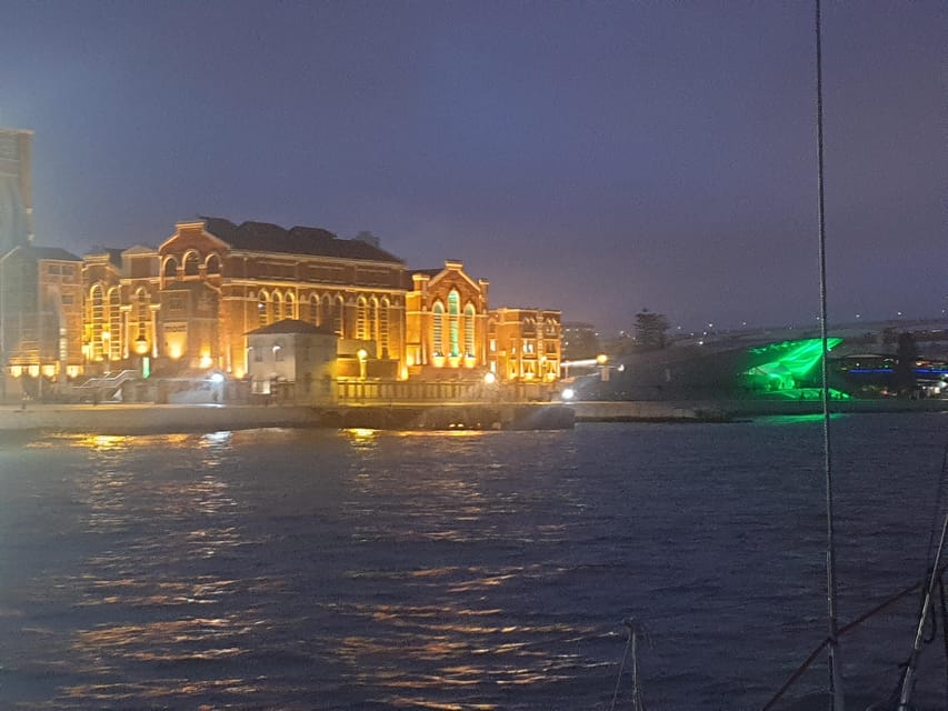 Lisbon: Champagne Sailing Tours - Palácio Nacional de Belém and MAAT