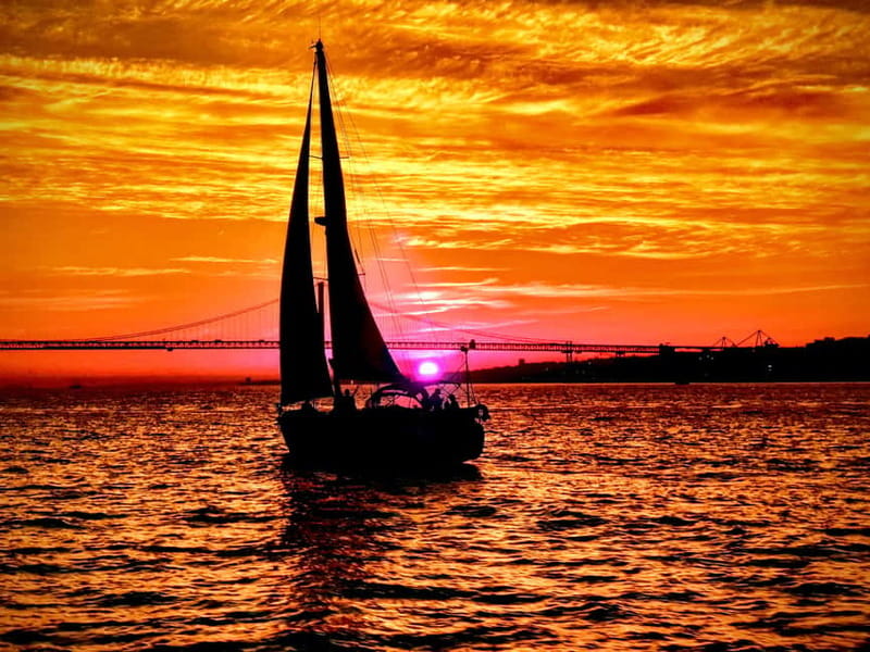 Lisbon: Daytime or Sunset Boat Cruise with History and Wine - Under the 25 de Abril Bridge and toward Cristo Rei