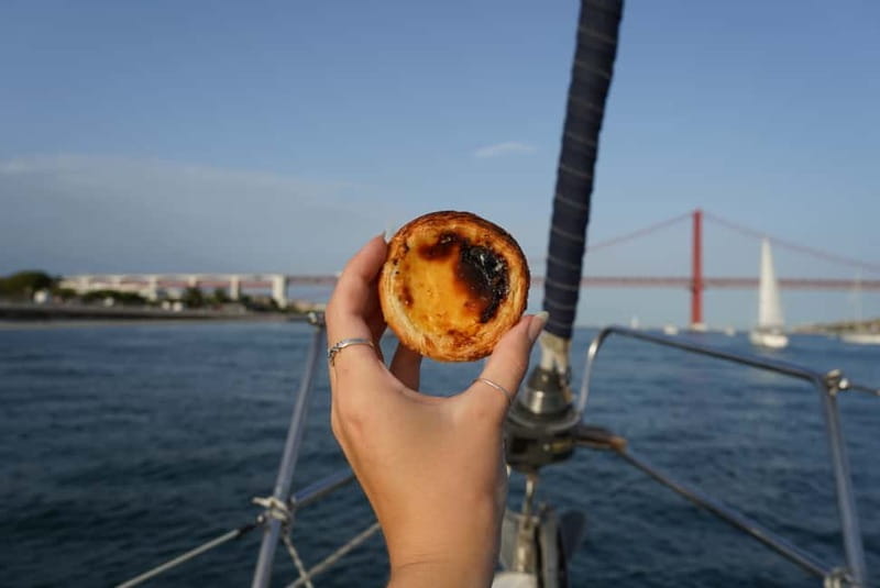 Lisbon: Daytime or Sunset Boat Cruise with History and Wine - Seeing Alfama, the castle quarter, and central Lisbon
