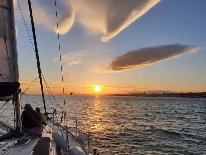 Lisbon: Daytime or Sunset Boat Cruise with History and Wine - Meeting the crew in Belém