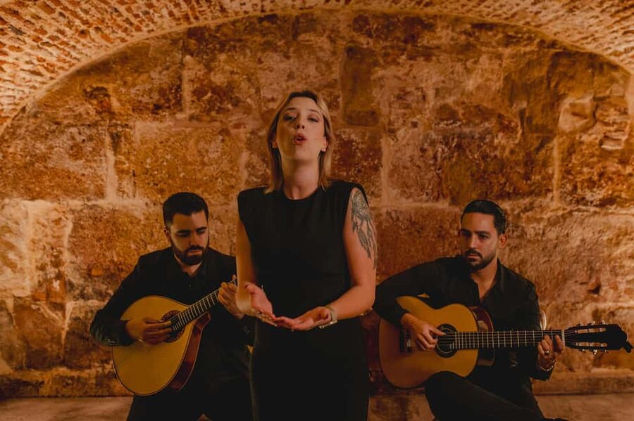 Lisbon: Fado Show and Wine inside Medieval Walls - Why the Portuguese guitar deserves your attention