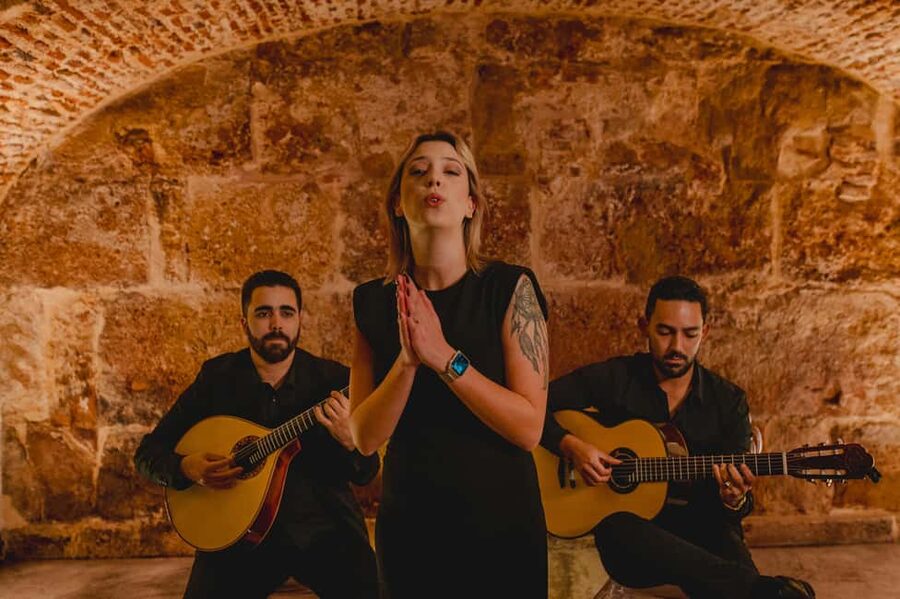 Lisbon: Fado Show and Wine inside Medieval Walls - What happens during the 50 minutes